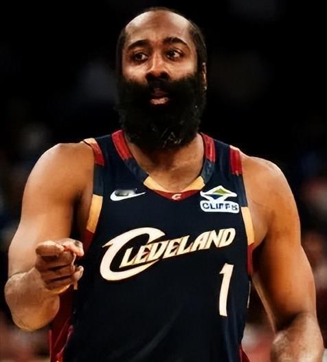 季后赛总得分排名：哈登超越大鸟！1、詹姆斯——8289（现役）2、乔丹——5