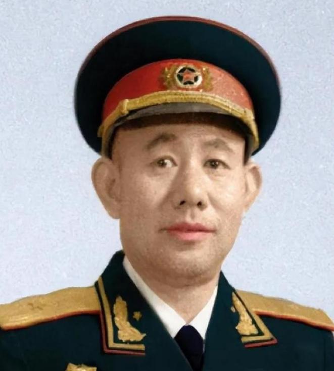 1951年，志愿军开会，彭德怀大喊了一声：“黄朝天，你给我站起来！”违反命令的黄