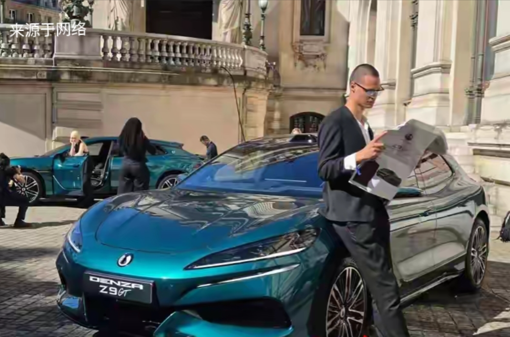 比亚迪在巴黎发布高端品牌腾势，这步棋走得挺妙啊！国内新能源车市场竞争那么激烈，比