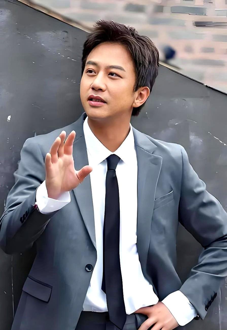 邓超被孙俪“收拾”了21天，腰围直接掉4厘米。别信什么明星有私人教练——真正的