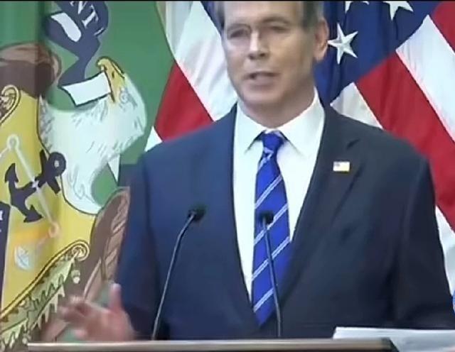 美国财长贝森特谈当前中美贸易战，他认为，种种迹象表明：中美正在“脱钩”，而实际上