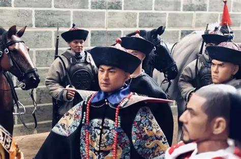御案上，云南急报摊开着。1673年，大清朝廷上下都明白——吴三桂反了。一个替