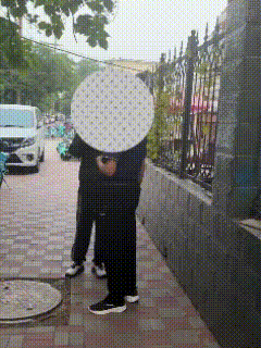 老登，坏到家了。到了无法无天的年龄。网友近日爆料，河北石家庄连续多天、几十辆车