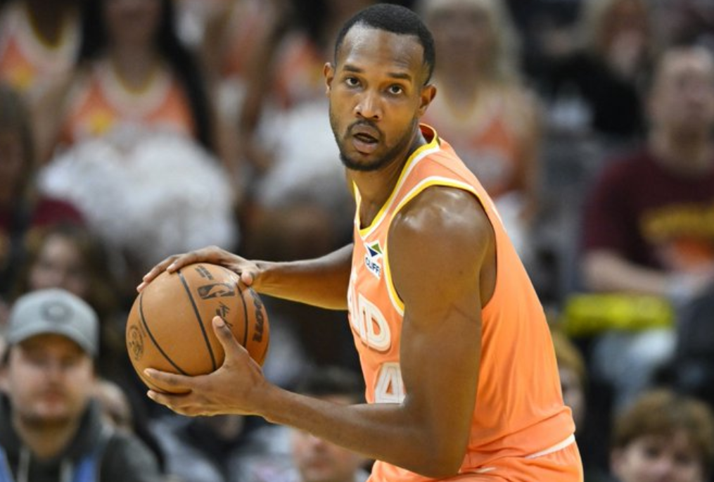 莫布利强不强？懂球的都懂哈登到骑士后，我看了好几场莫布利的球。