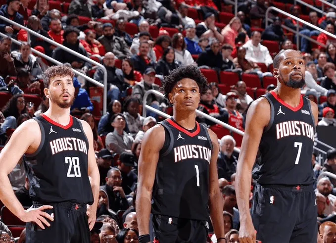 今日，火箭记者Bradeaux更新动态，晒出火箭的赛程。火箭最后3场比赛均为