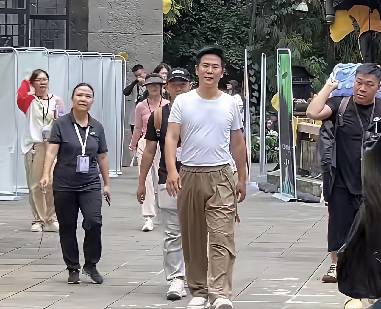 温太医是不是发福了小肚子都出来了[无奈吐舌]