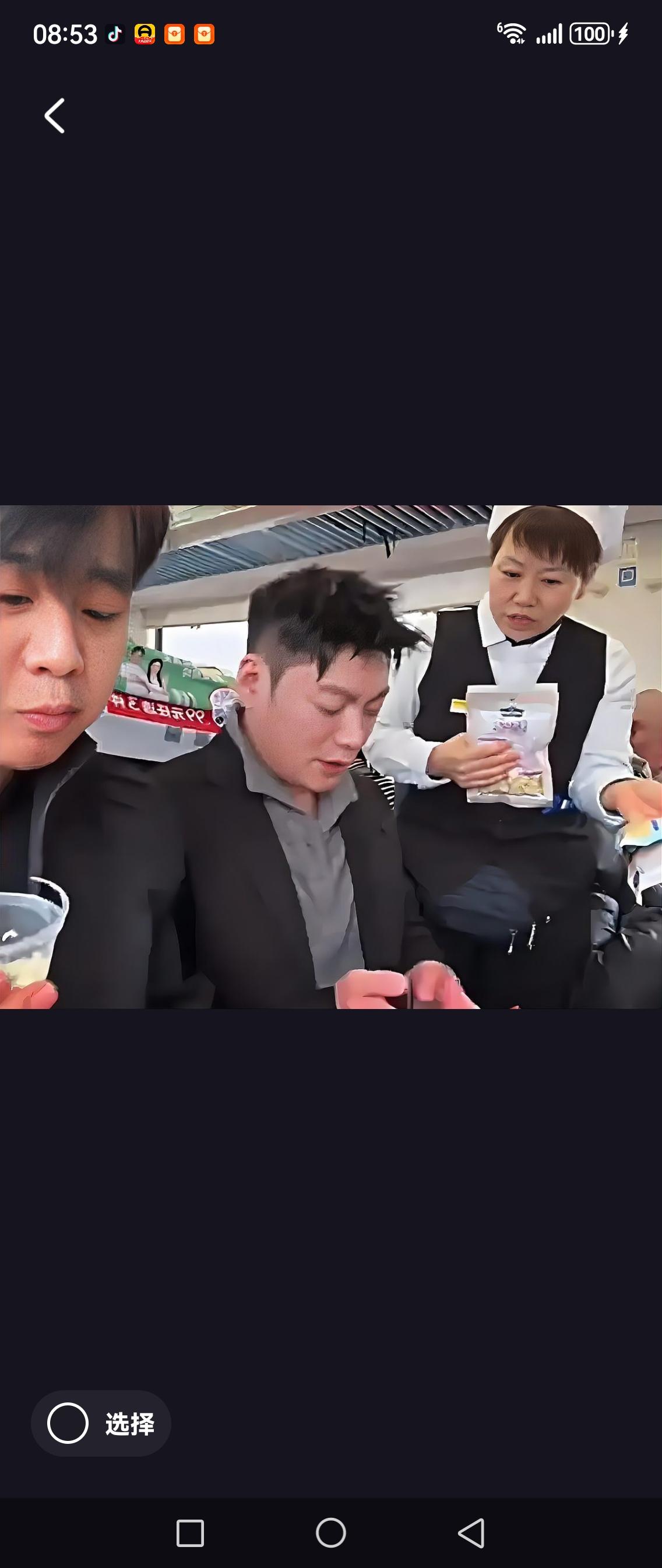 哈尔滨铁路售货员竟因与网红互动被辞退？这背后究竟有何隐情？近日，哈尔滨铁路售货