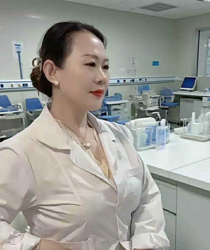 护士长工作了二十多个年头，快退休了，还是很舍不得。急诊护士长退休护士长