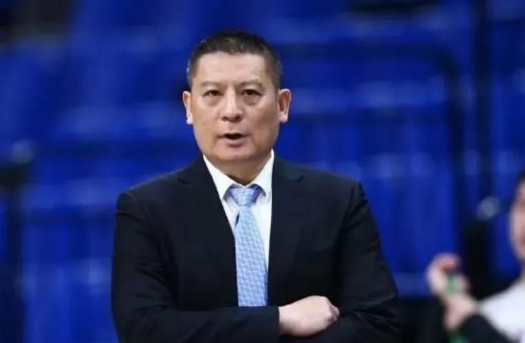 实锤了，张庆鹏转战北京北汽，在天津荣钢男篮助理教练位置上蛰居两年的原四川金强男篮