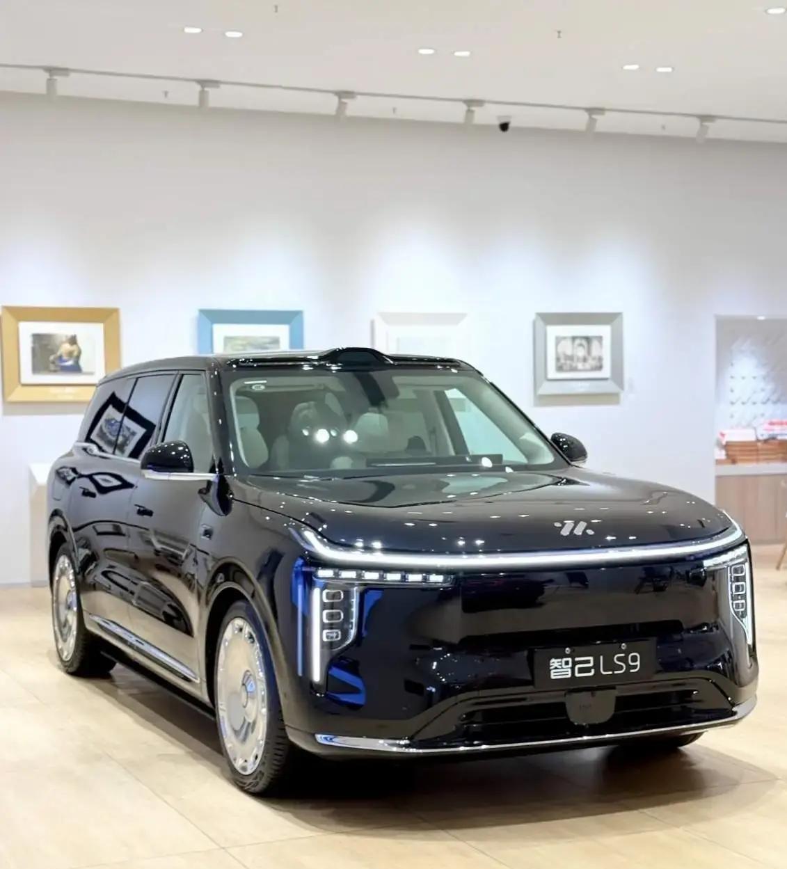 连孙少军都说，智己在产品配置这块没得说！智己LS9是上汽集团旗下的‌大型SU