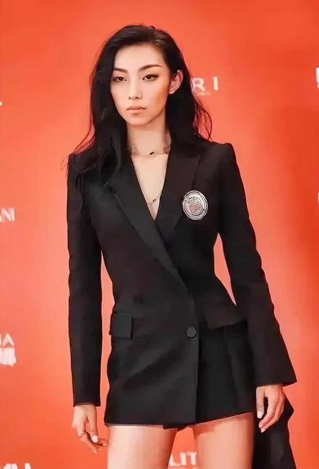 那尔那茜，这是有高人指点。还是会有大反转？三番两次上热搜，但是不回应
