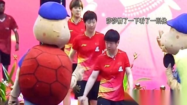 看到孙颖莎、王曼昱她们仨，面无表情地走过去，理都不理那个伸着手的吉祥物乌龟，我第