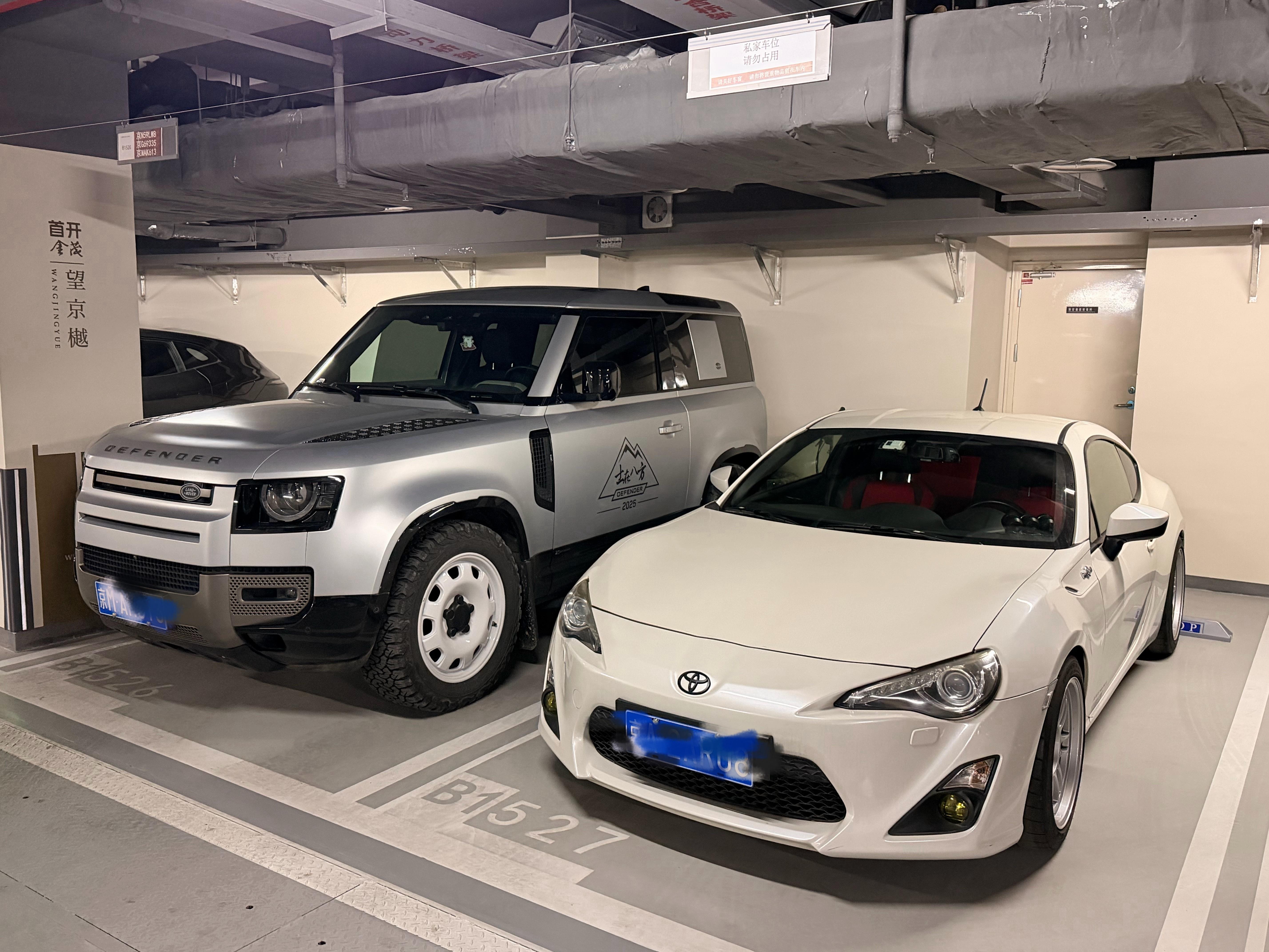 油车组集合了，这两个车好像从来没停在一起过都​​​
