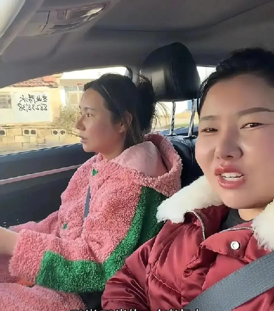 这事儿我是真想不通老太太一把年纪了，跑去给城里有钱人当保姆，家里那位老头子呢，