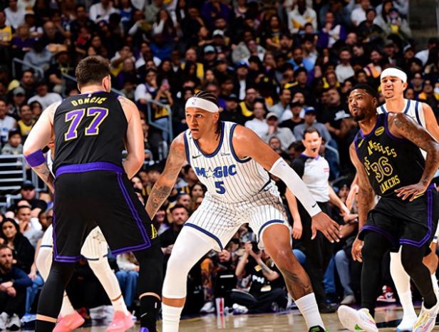 四巨头或解体，湖人休赛期大重组洛杉矶湖人队本赛季的战绩波动较大，但在与奥兰多