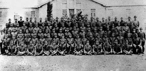 日军731部队合影，一群外表军人风度，内里遍是蛇蝎恶魔。他们究竟研究什么