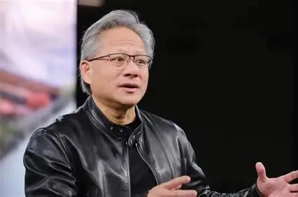 没人料到，黄仁勋半年前那句被全网嘲“卖惨要政策”的警告，如今正一步步变成现实。