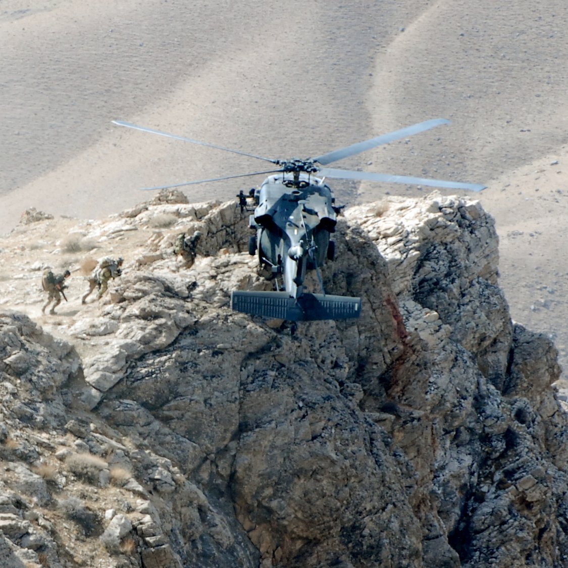 2010年。行动中的绿贝雷和160thSOAR​​​