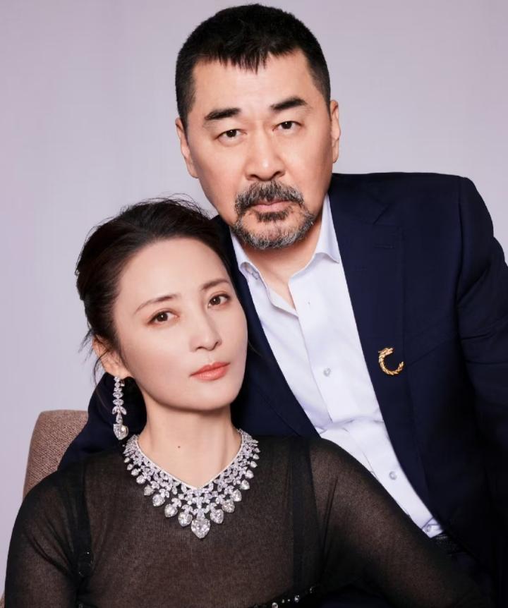 陈建斌56岁，该做的都做了，结了婚，生了娃，当了爹，还有个性格差别大的妻子。