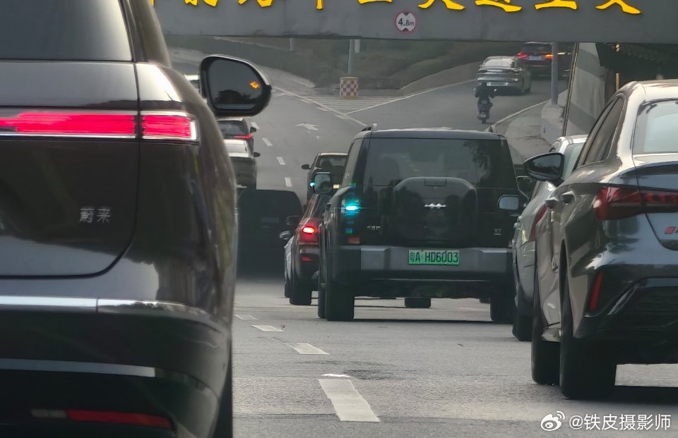 最近方程豹钛七可以说是十几万到二十出头这个区间卖得非常好的一款SUV吧？肉眼