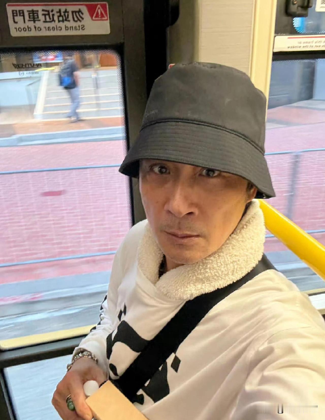 太逗了！刘德华没料到，吕良伟也没料到，