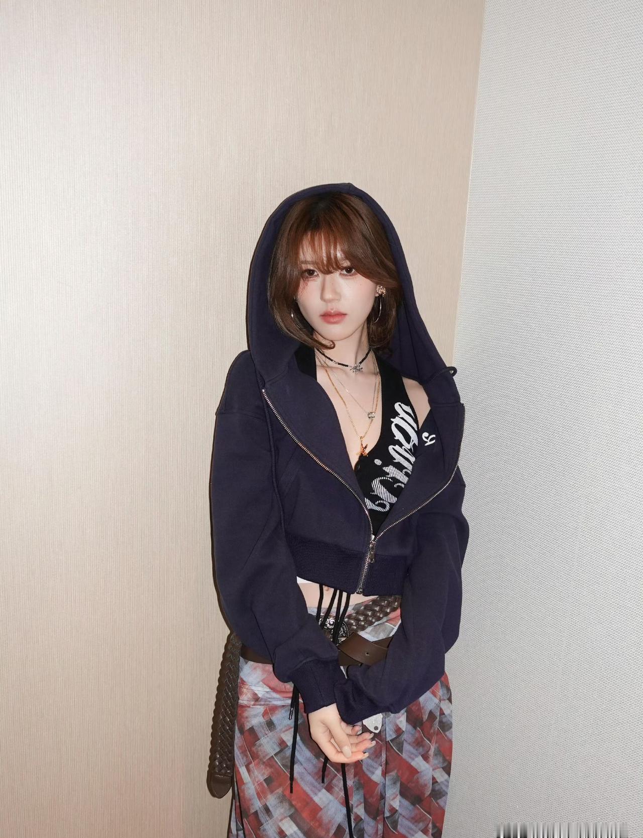 我真服了！现在女明星里就她敢在演唱会上放弃高光💡昨天赵露思给王鹤棣演唱会站