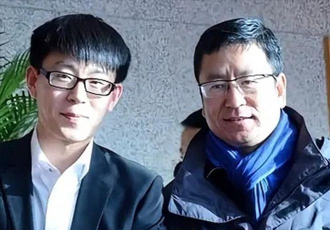 白岩松的独生子白清扬，高三因成绩优秀，被保送到英国伦敦国王学院。未曾想，他竟选择