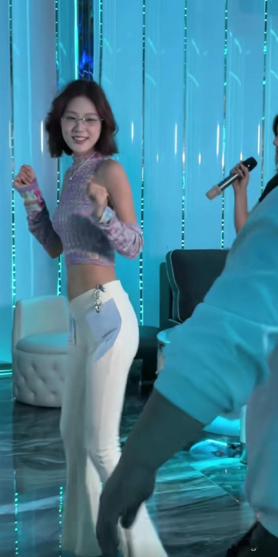 吊牌再大，也架不住白嫖党七天无理由退货。商家把吊牌弄大，目的就是为了防止白嫖