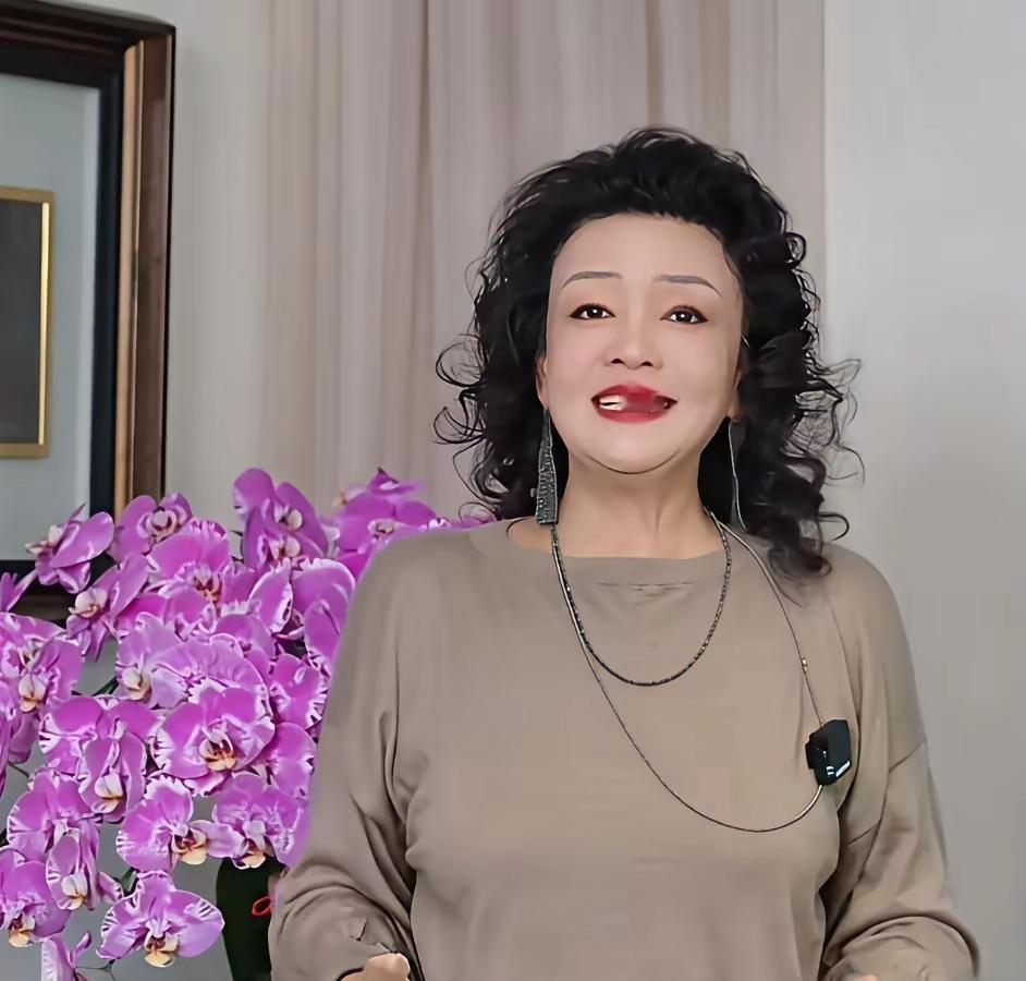 遗传的魅力有多神奇？看完小汪宝的样貌，瞬间让人瞬间恍然大悟，妥妥的复刻版奶奶张兰