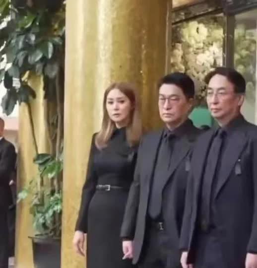 某种程度上来说，李家杰是真的不照顾徐子淇的，跟李家诚徐子淇并排站的时候不谦让呢。