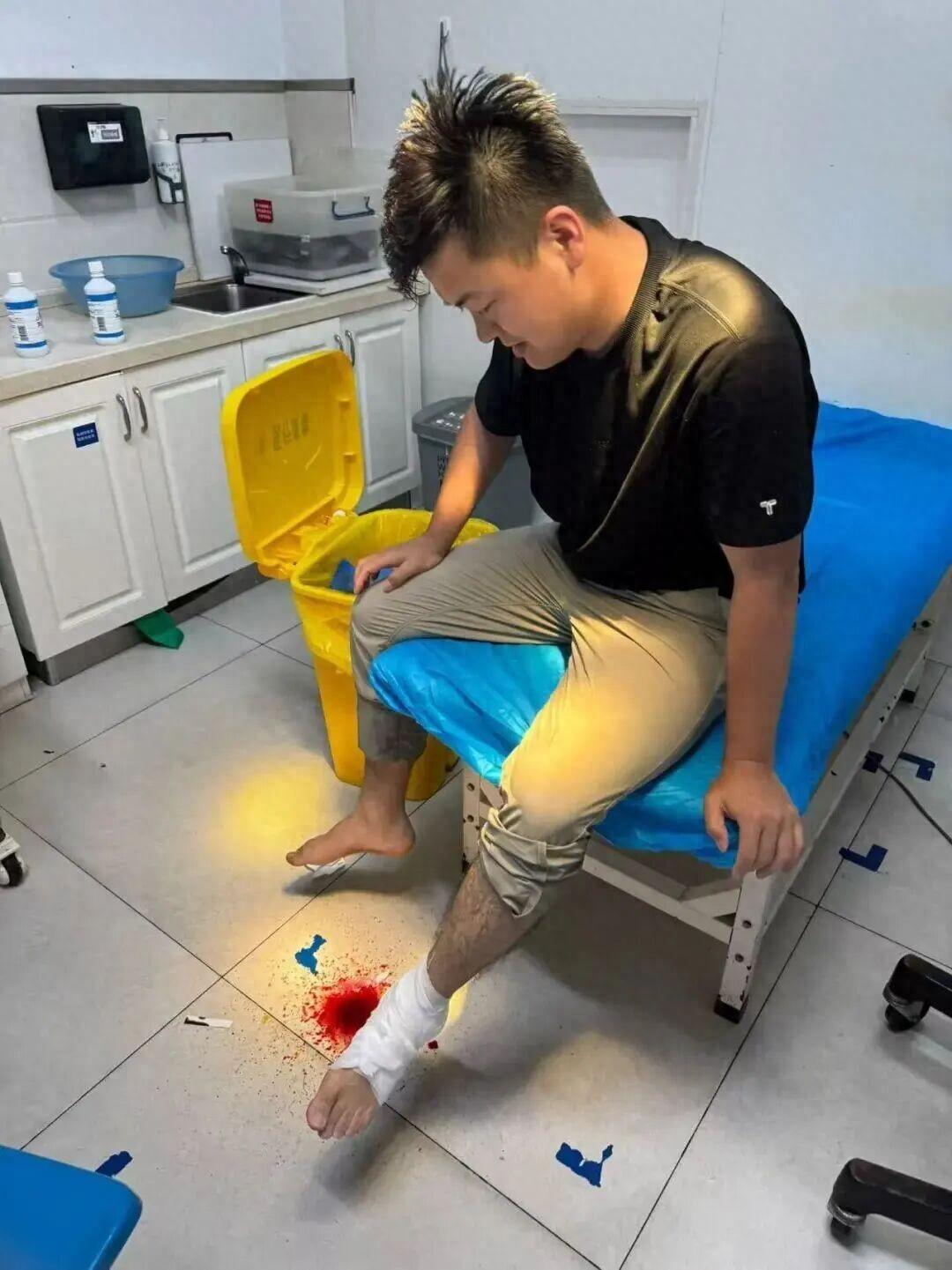 6月20号下午，温州洞头海滩出了一件事。一个10岁的小女孩蹲在海边捞小鱼，脚一滑