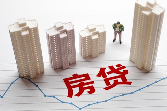 老婆刚发了4万年终奖，掏出存折凑够20万，想把剩下的房贷还一半，说提前偿还少付很