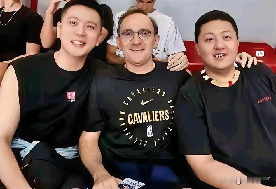 随着第二阶段比赛乌戈执教连续3场战胜强队！你认为照这架势前主教练杨鸣还有可能回来