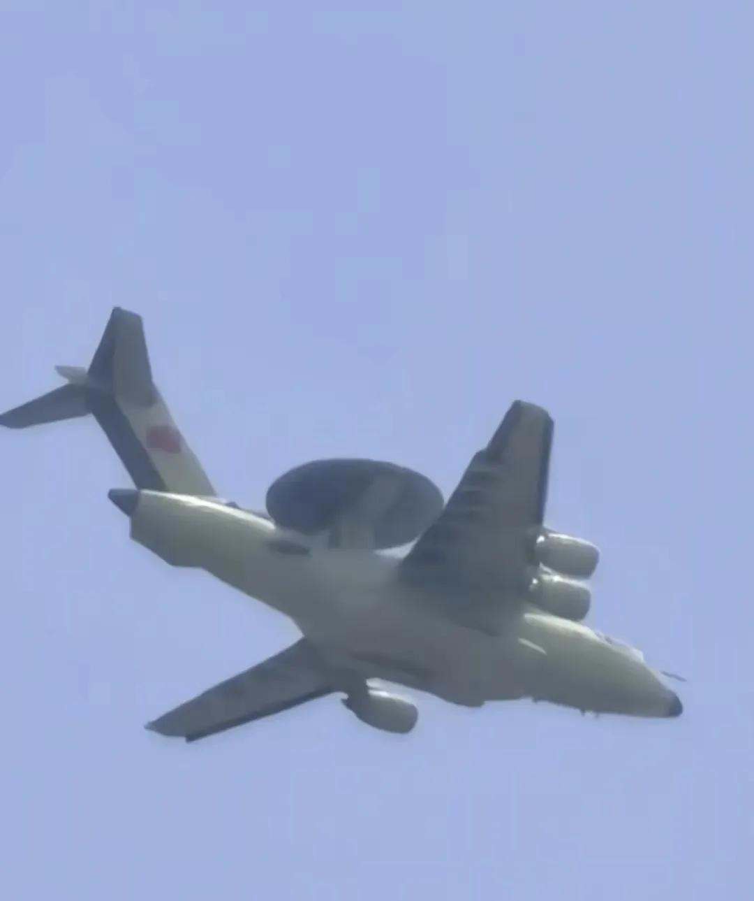 今年9·3阅兵，空军五款新型装备有望集体亮相！1，全球预警机天花板空警-300