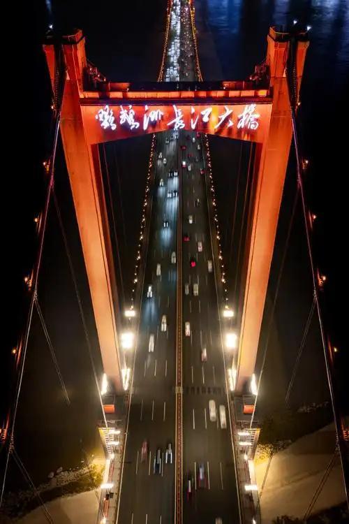 在武汉待了四天，我彻底明白为什么有人说它是“最不把游客当外人”的城市。江滩公园