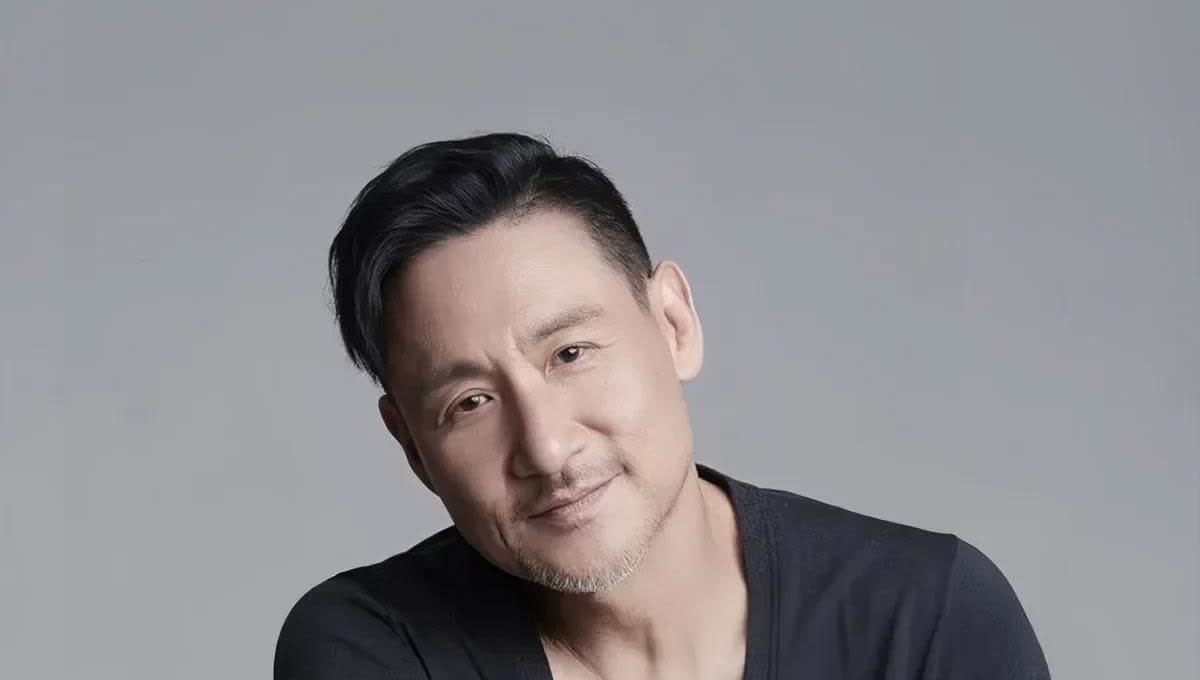 王晶说:“张学友是四大天王里最独特的存在，一个很不一样的人。”主持人好奇:“怎么