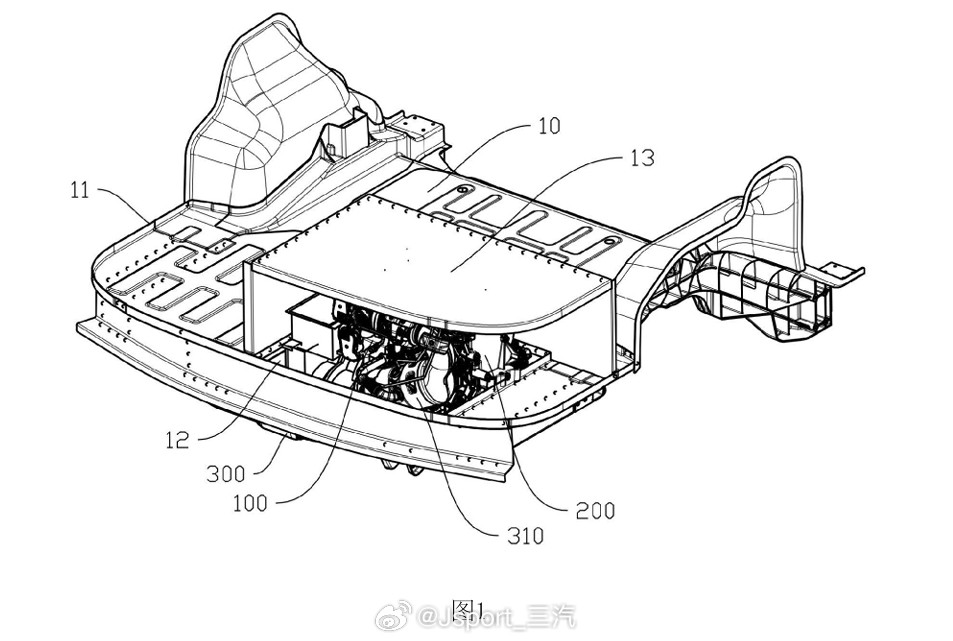 一种在混动结构上获取前备舱的新想法就是把发动机布置在后舱100、发动机；200、