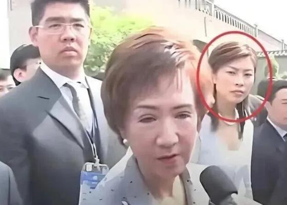 连战怕是做梦都想不到，自己拿真金白银捧出来的亲儿子，混了大半辈子，最后还得给朱立