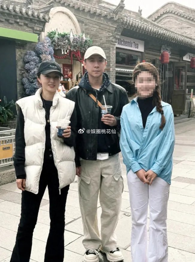 董璇陪着张维伊回山西老家扫墓，这件事真的很圈好感。趁着清明前夕，专程去给未曾谋面