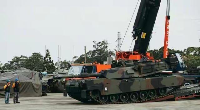 大陆为什么不拦？美最后一批坦克送达台岛，博主：他们甚至没保密＂连保密都不保密了
