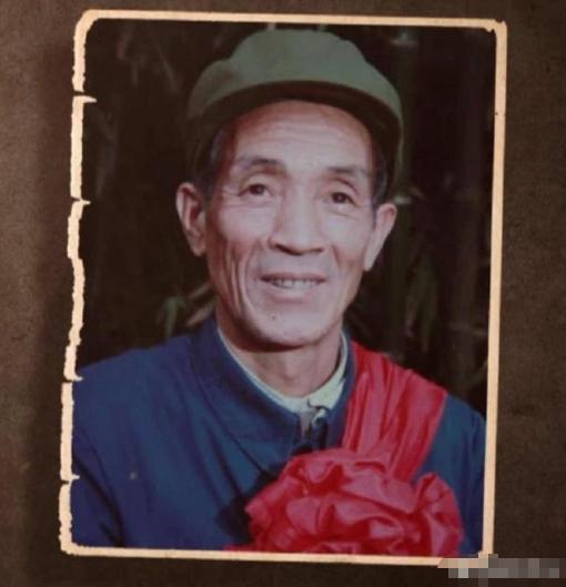 1969年，一位副军长到西安热电厂检查工作，跟着的厂长在身后弯腰赔笑，谁知这位副