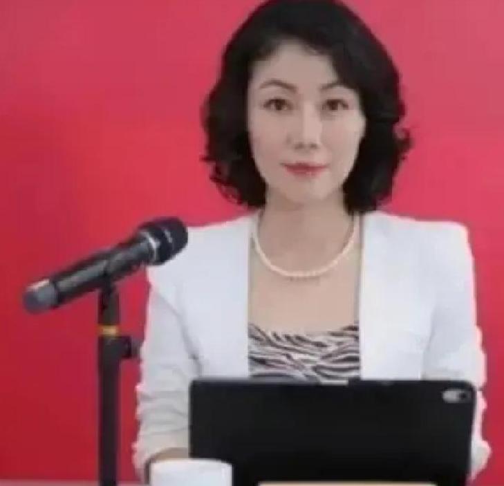 中国最顶尖的女秘书，年薪高达849万，将近50岁的年纪，外貌气质却像二十几岁的姑
