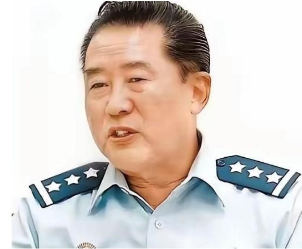 台湾首任军事大学校长，退役上将夏瀛洲说：当年佩洛西窜台，解放军趁势突破了海峡中线