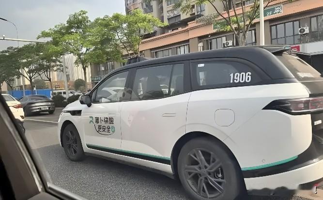 消失接近五个月的武汉萝卜快跑，无声复出，事故结论未披露！武汉的“萝卜快跑”是