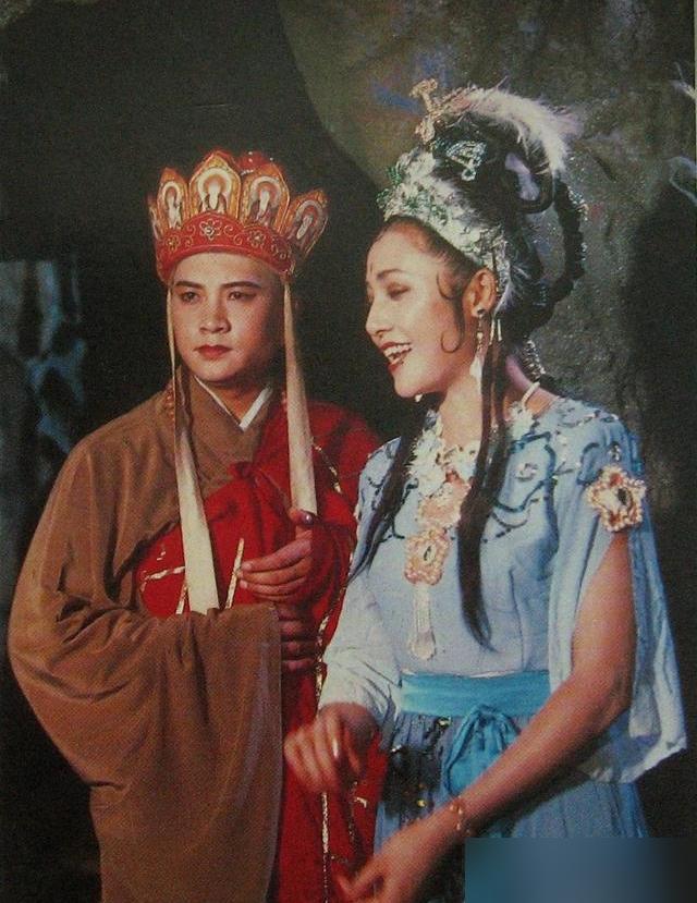 辞演唐僧的人，现在在教表演。北电78班，张丰毅靠《霸王别姬》封神，张铁林靠皇