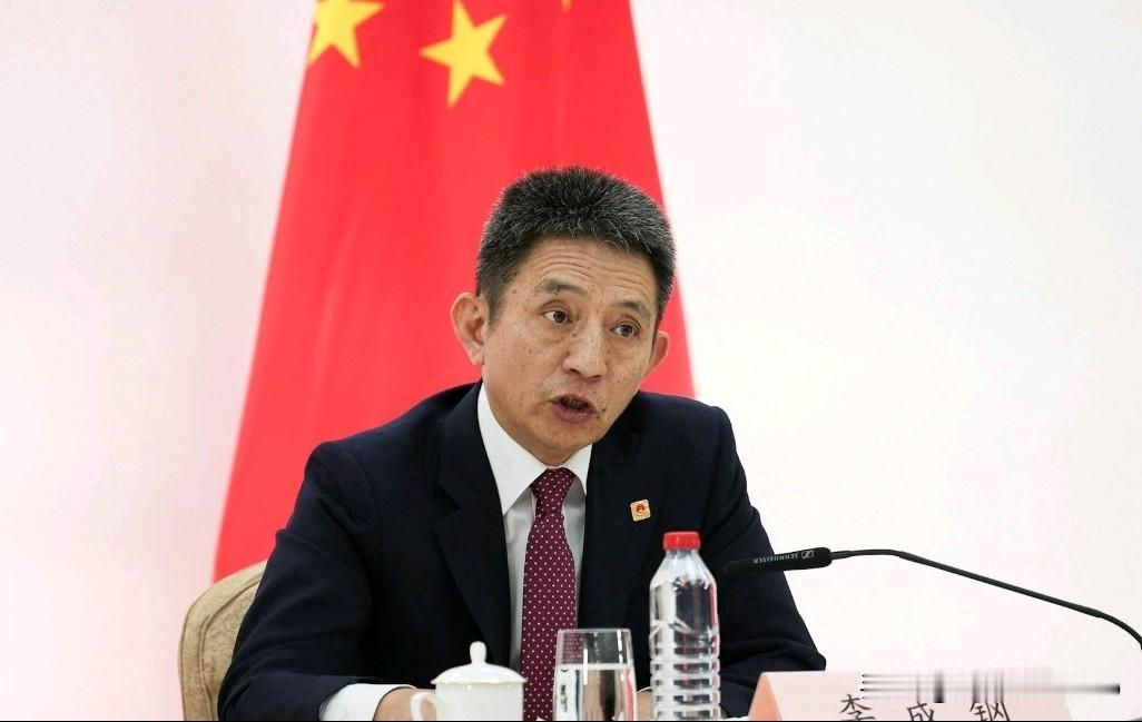 罕见！时隔这么久，这是给美国留下多么深刻的印象，外媒竟然专门刊文报道我们的李成钢