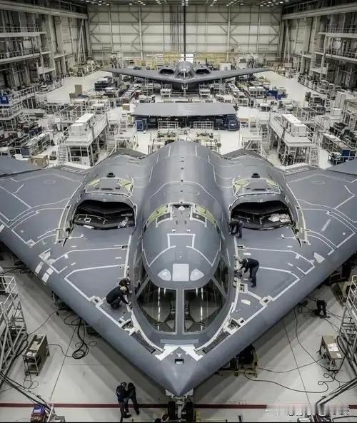 当“幽灵”遇到“体系”中国能打下B-2吗？答案是“它不敢来”美国B-2轰炸机