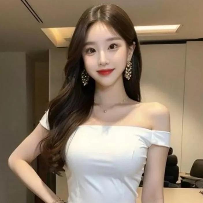 甜美少女风，白衣红唇，优雅气质！温柔白裙少女海边白衣少女红唇美少女温柔蓝裙