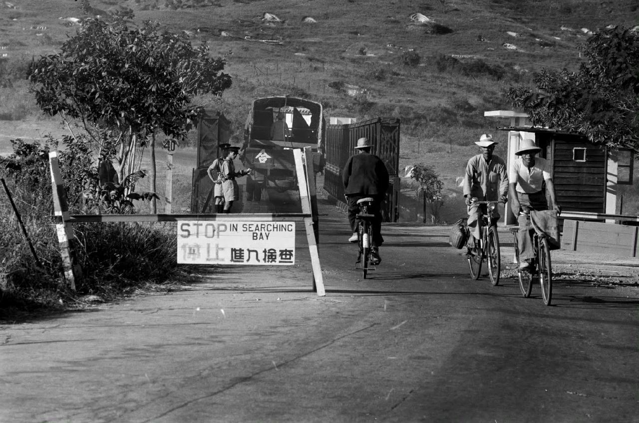 文锦渡口岸，香港，1958年摄。​​​