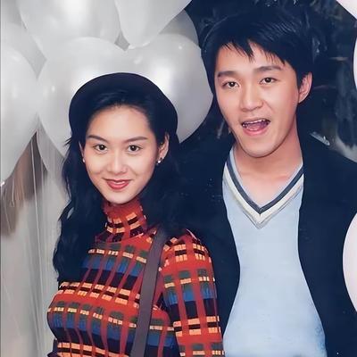 1995年，朱茵直言："床是温的，卫生间反锁着，不是我不信任周星驰，我没有亲眼看